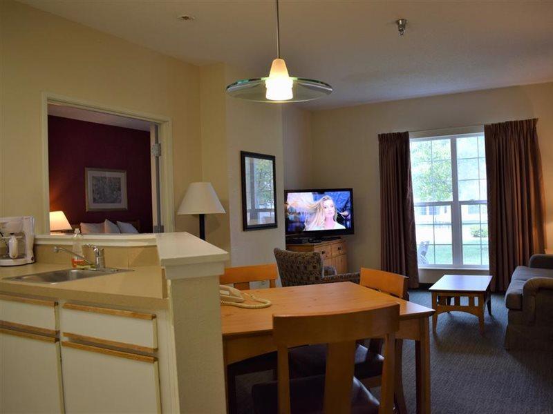 מלון Baymont By Wyndham Wichita East מראה חיצוני תמונה