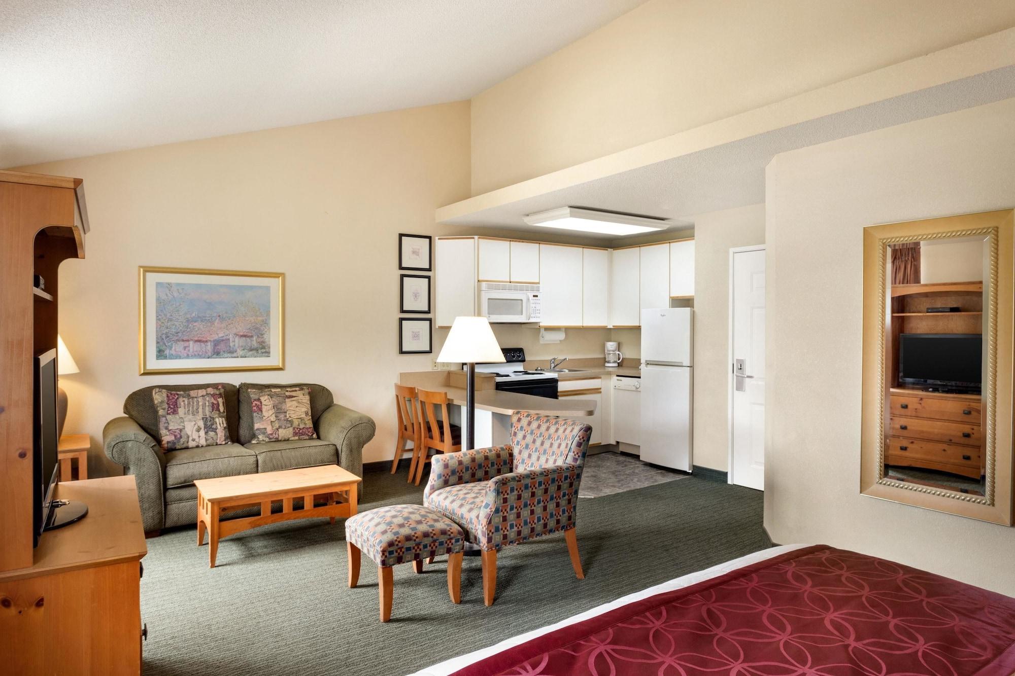 מלון Baymont By Wyndham Wichita East מראה חיצוני תמונה