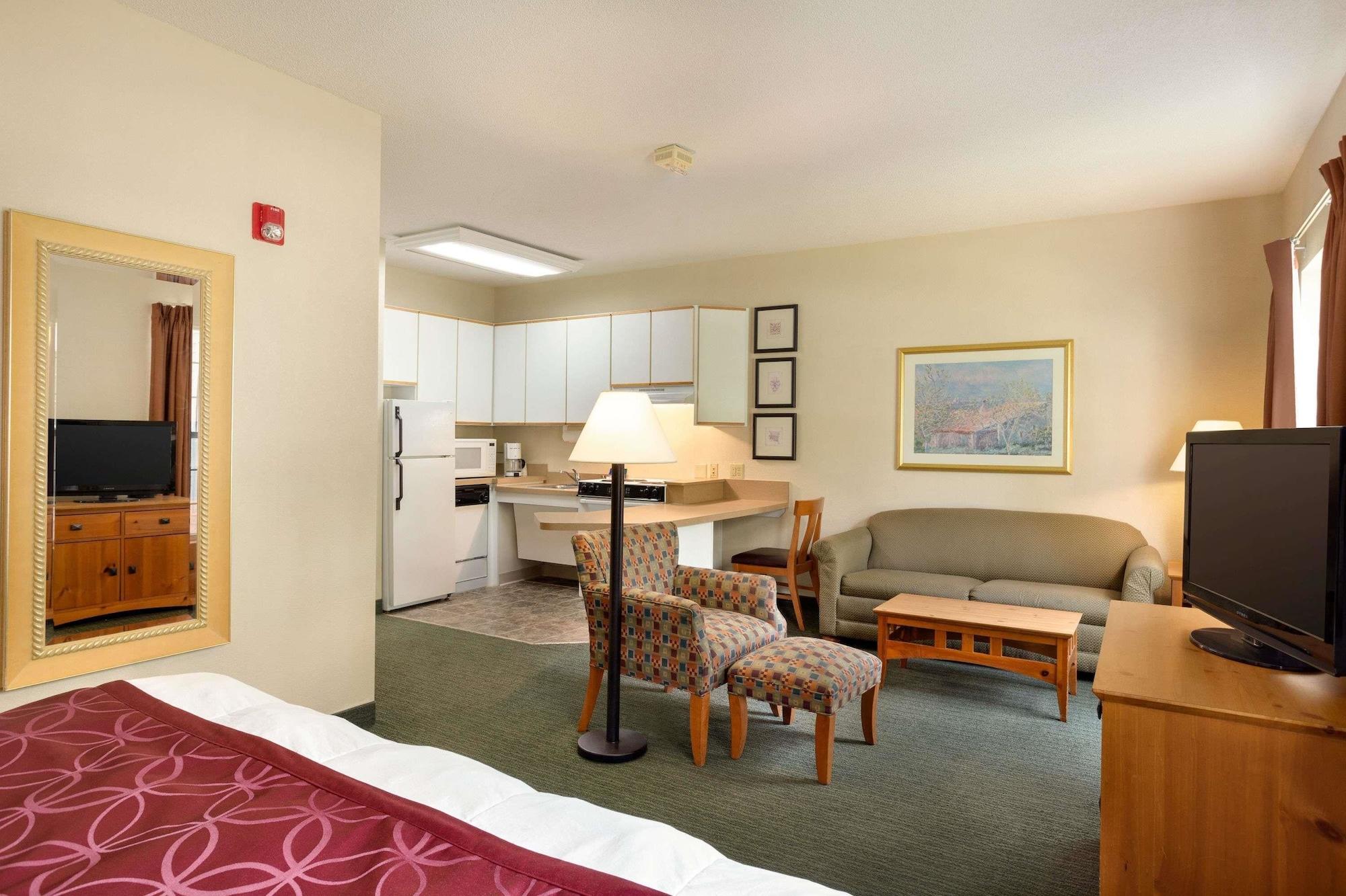 מלון Baymont By Wyndham Wichita East מראה חיצוני תמונה