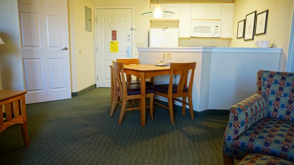 מלון Baymont By Wyndham Wichita East מראה חיצוני תמונה