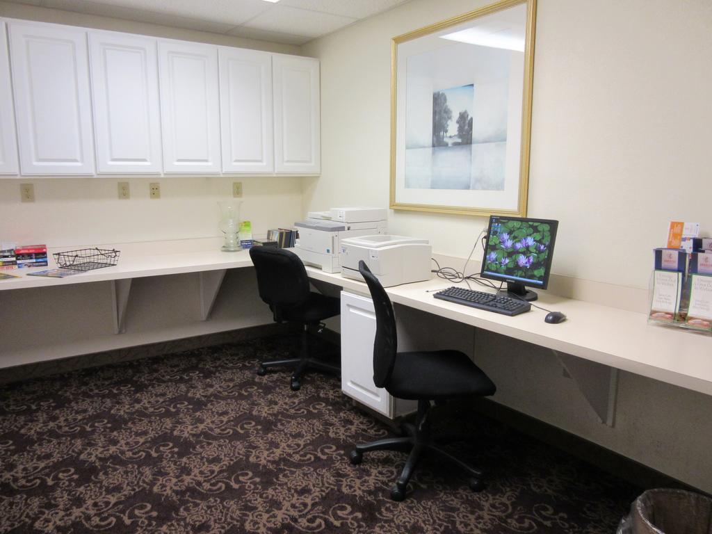 מלון Baymont By Wyndham Wichita East מראה חיצוני תמונה