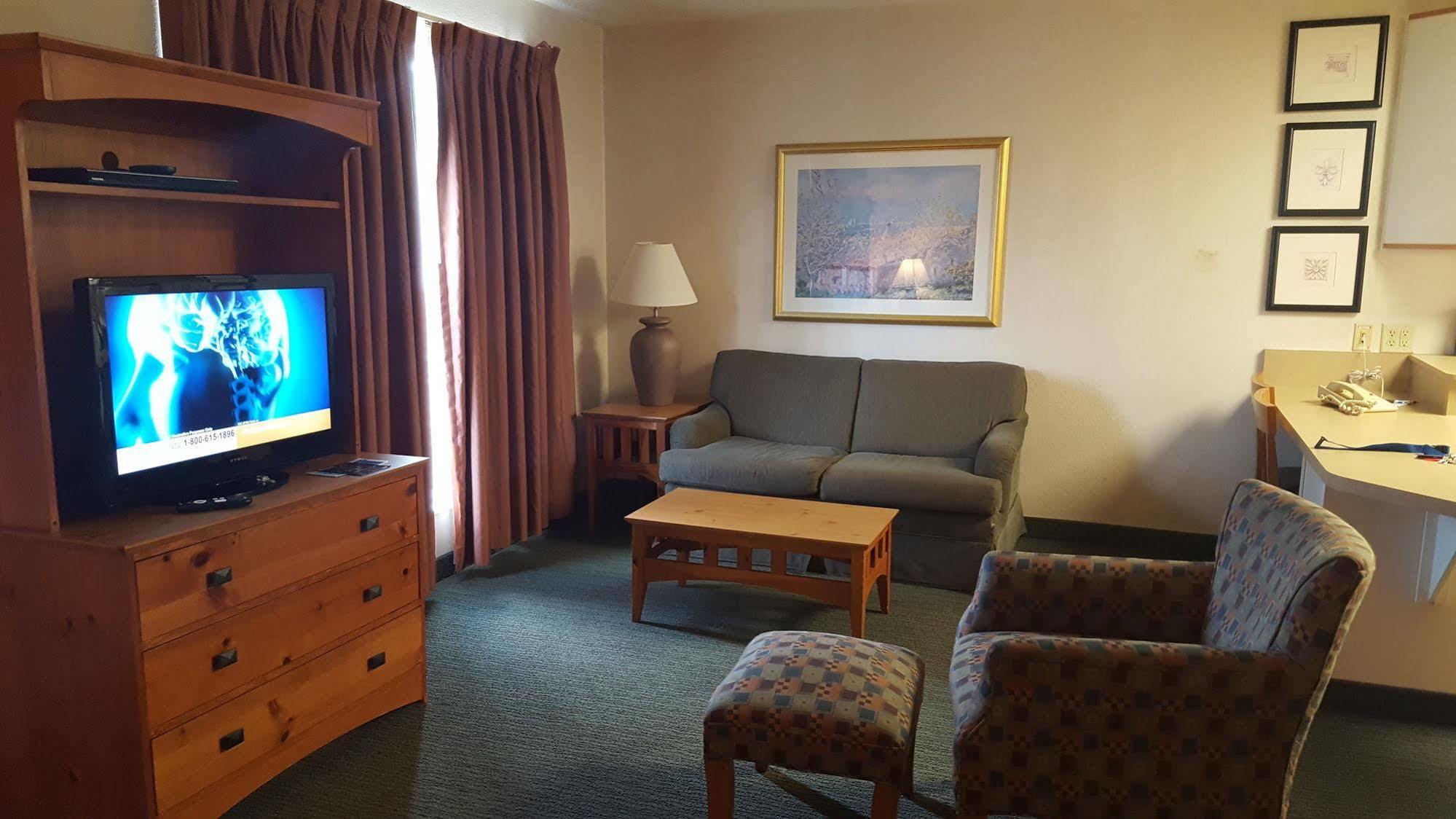 מלון Baymont By Wyndham Wichita East מראה חיצוני תמונה