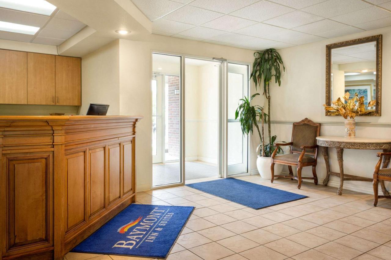 מלון Baymont By Wyndham Wichita East מראה חיצוני תמונה